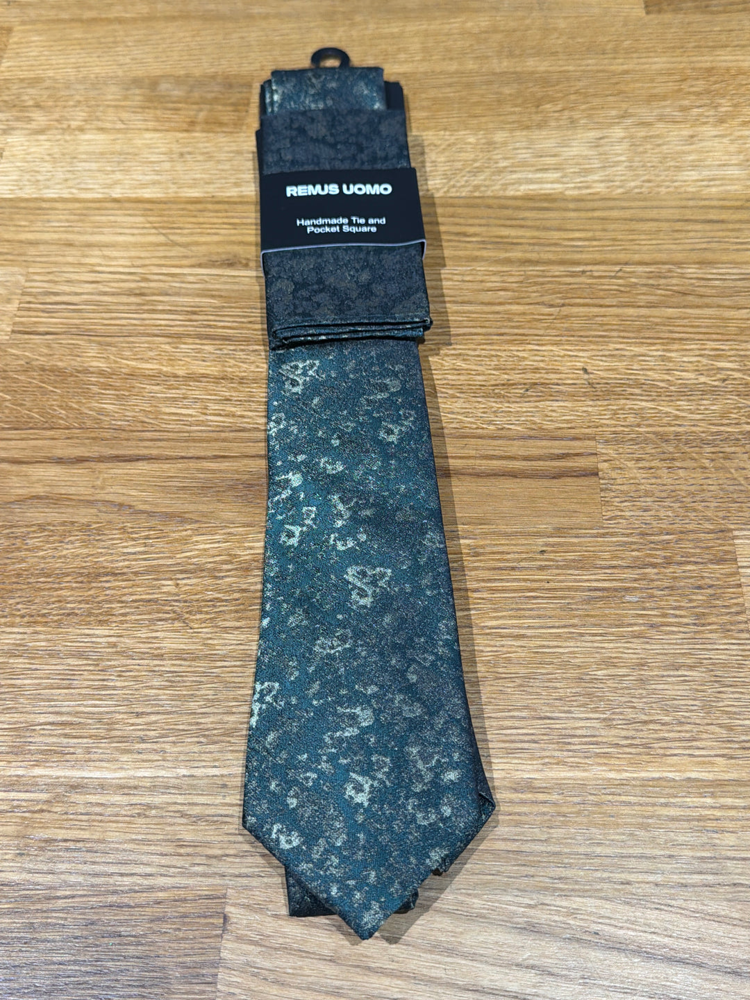 Remus Uomo Tie & Pocket Square Green