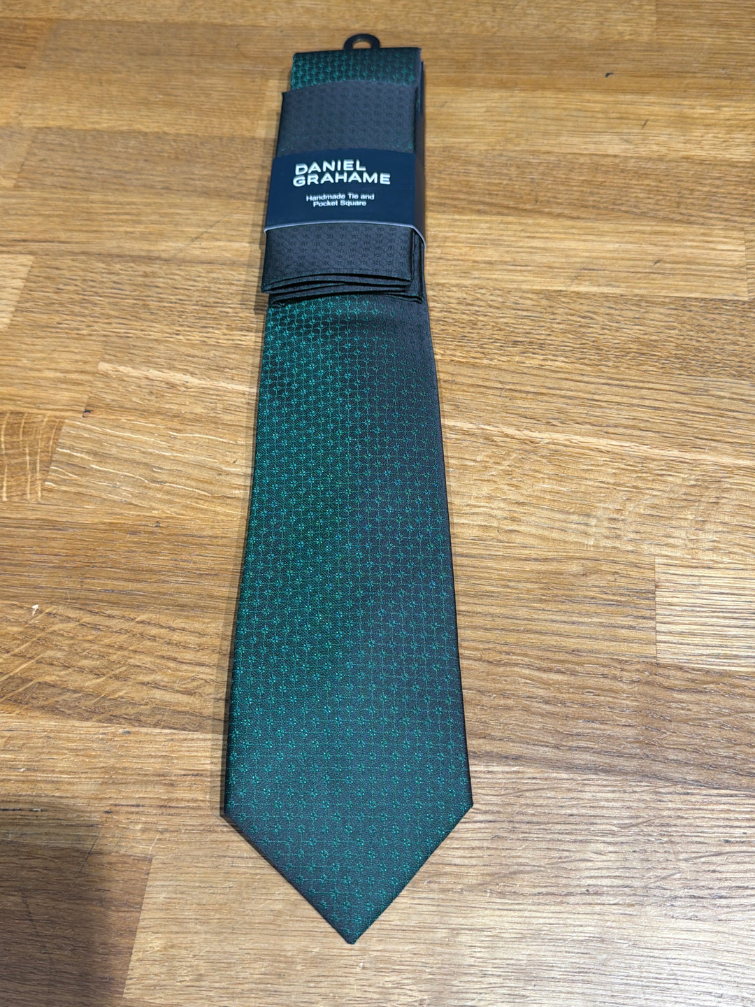 Daniel Grahame Tie & Pocket Square Green